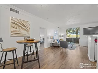 Photo #5: 1012839 Listing