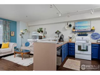 Photo #4: 1012908 Listing