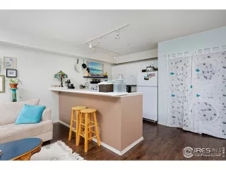 Photo #6: 1012908 Listing