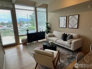 Photo #4: 1012948 Listing