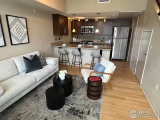 Photo #5: 1012948 Listing