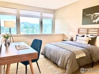 Photo #6: 1012948 Listing