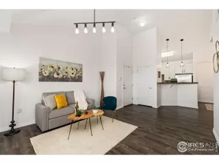 Photo #4: 1012949 Listing