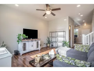 Photo #2: 1012988 Listing