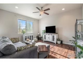 Photo #3: 1012988 Listing