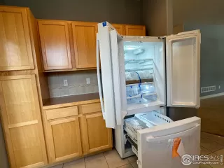 Photo #4: 1013002 Listing