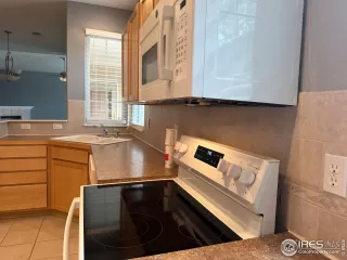 Photo #6: 1013002 Listing