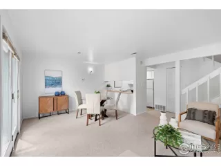 Photo #4: 1013047 Listing