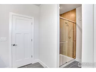 Photo #6: 1013083 Listing