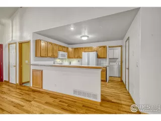 Photo #5: 1013157 Listing