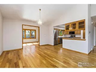 Photo #6: 1013421 Listing