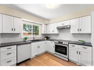 Photo #6: 1013816 Listing