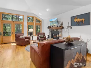 Photo #4: 1013927 Listing