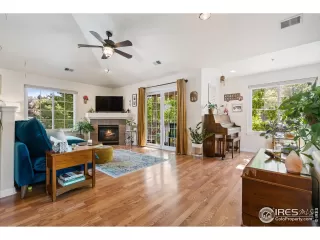 Photo #4: 1013945 Listing