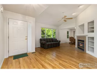 Photo #5: 1014097 Listing