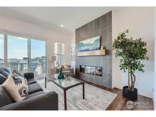 Photo #3: 1014233 Listing