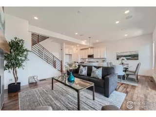 Photo #4: 1014233 Listing