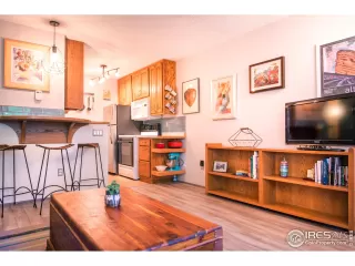 Photo #1: 1014282 Listing