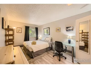 Photo #5: 1014282 Listing