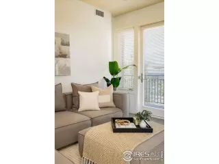 Photo #6: 1014318 Listing