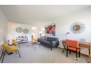 Photo #5: 1014411 Listing