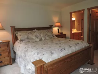 Photo #6: 1014414 Listing