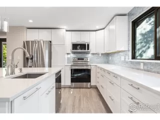 Photo #3: 1014479 Listing