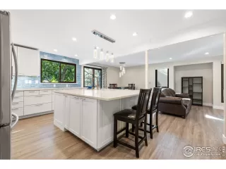 Photo #4: 1014479 Listing