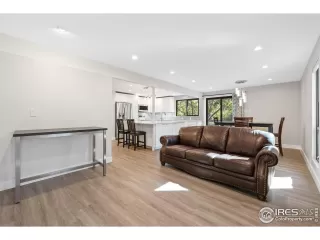 Photo #5: 1014479 Listing