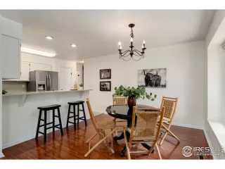 Photo #5: 1014618 Listing