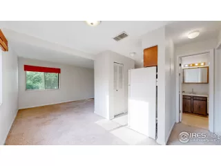 Photo #4: 1014672 Listing