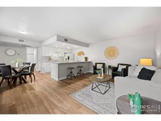 Photo #4: 1014712 Listing