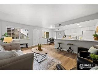 Photo #6: 1014712 Listing