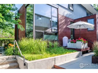 Photo #1: 1014716 Listing