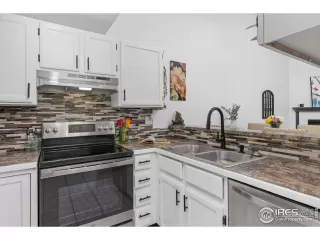 Photo #6: 1014737 Listing