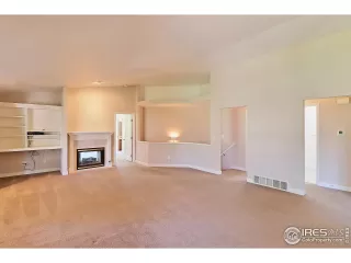 Photo #6: 1014746 Listing