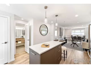 Photo #5: 1014752 Listing