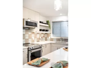 Photo #6: 1014752 Listing