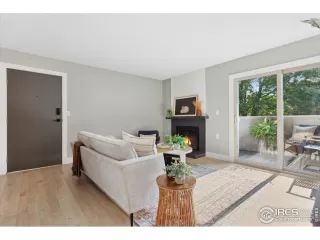 Photo #5: 1014897 Listing