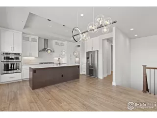 Photo #4: 1014937 Listing