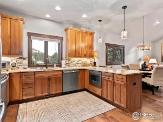 Photo #5: 1014948 Listing