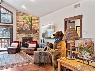 Photo #6: 1014948 Listing