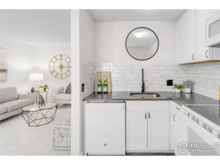 Photo #6: 1014994 Listing