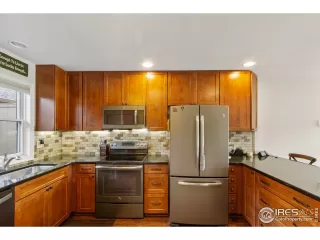 Photo #5: 1015031 Listing