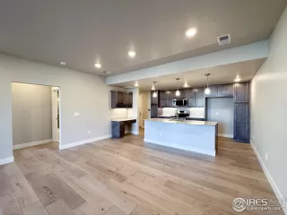 Photo #6: 1015073 Listing