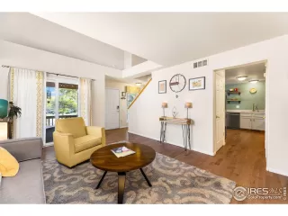 Photo #4: 1015169 Listing