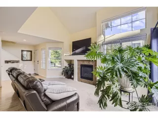 Photo #4: 1015241 Listing