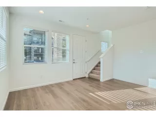 Photo #4: 1015318 Listing