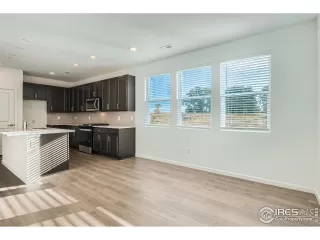 Photo #5: 1015318 Listing