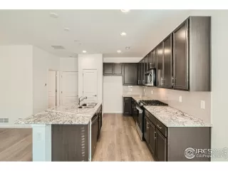 Photo #6: 1015318 Listing